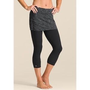 athleta contender 2-in-1 skirt/cropped pant